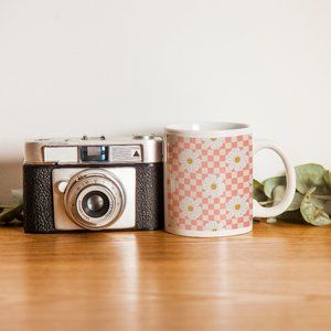 Retro Pink Checkered Daisy Mug